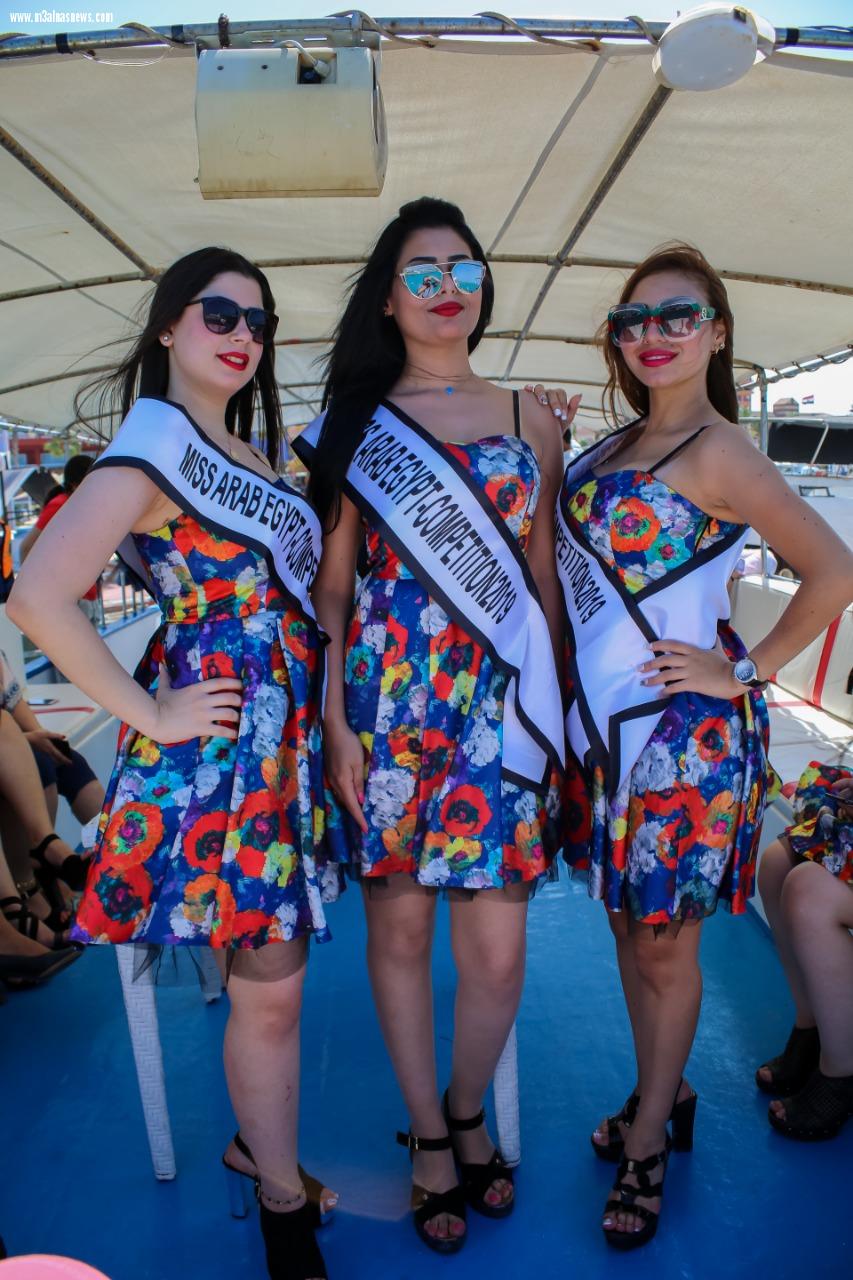 ملكات جمال العرب يقمن بجولة ببورتو مارينا بالساحل الشمالى